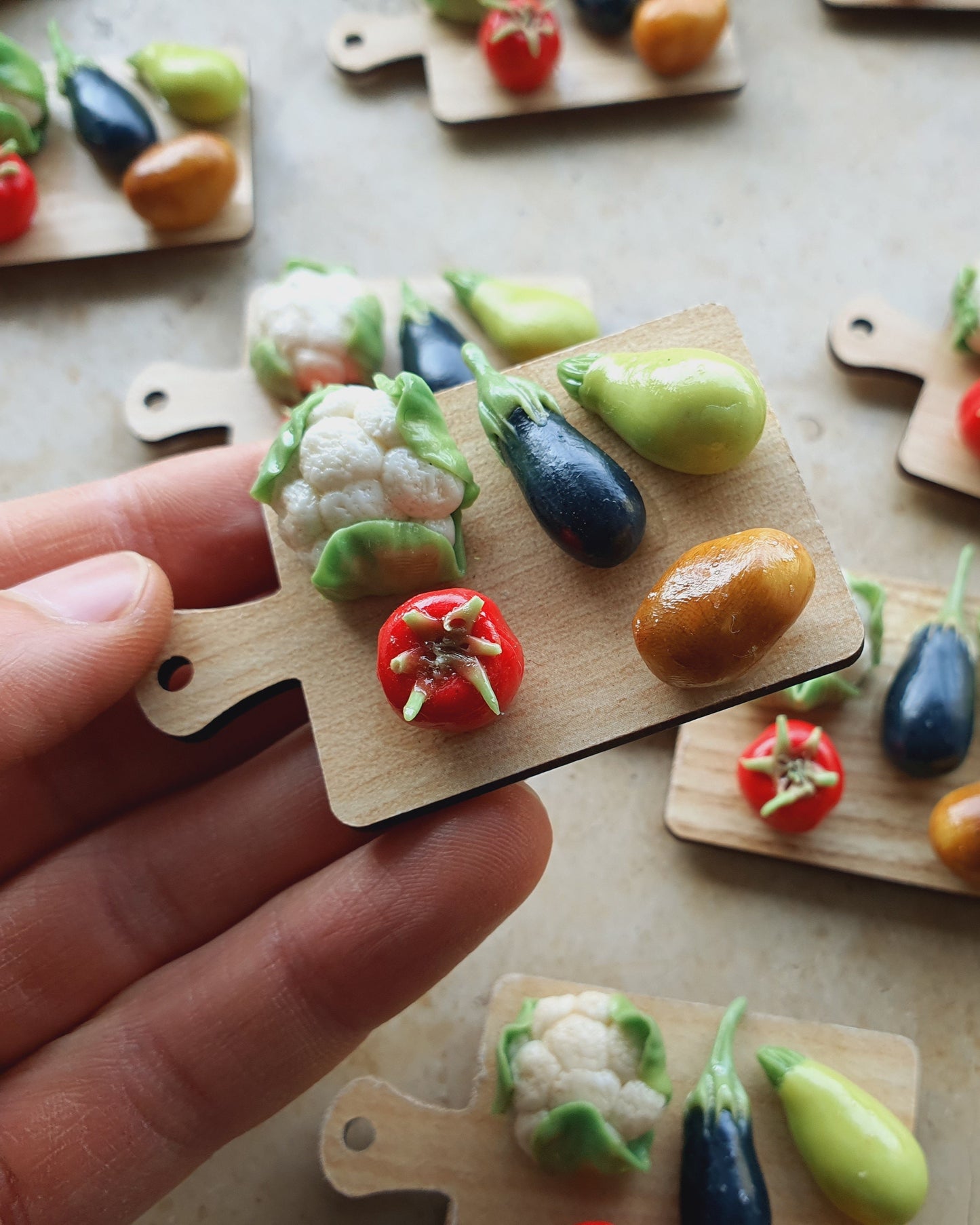 Salatbrett mit Kühschrankmagnet