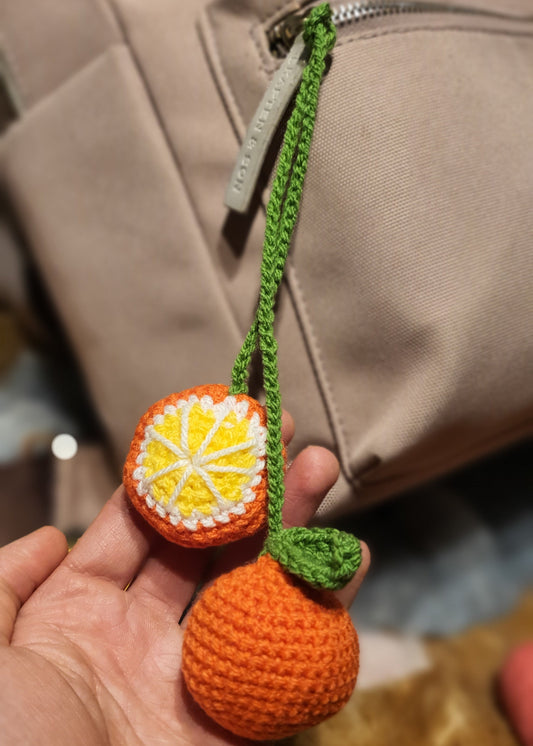 Gehäkelter Orangen-Anhänger