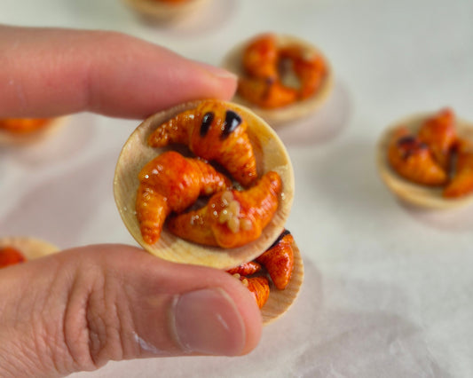 Croissant in Schale mit/ohne Kühlschrankmagnet