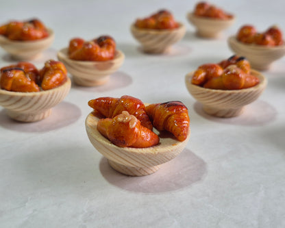 Croissant in Schale mit/ohne Kühlschrankmagnet