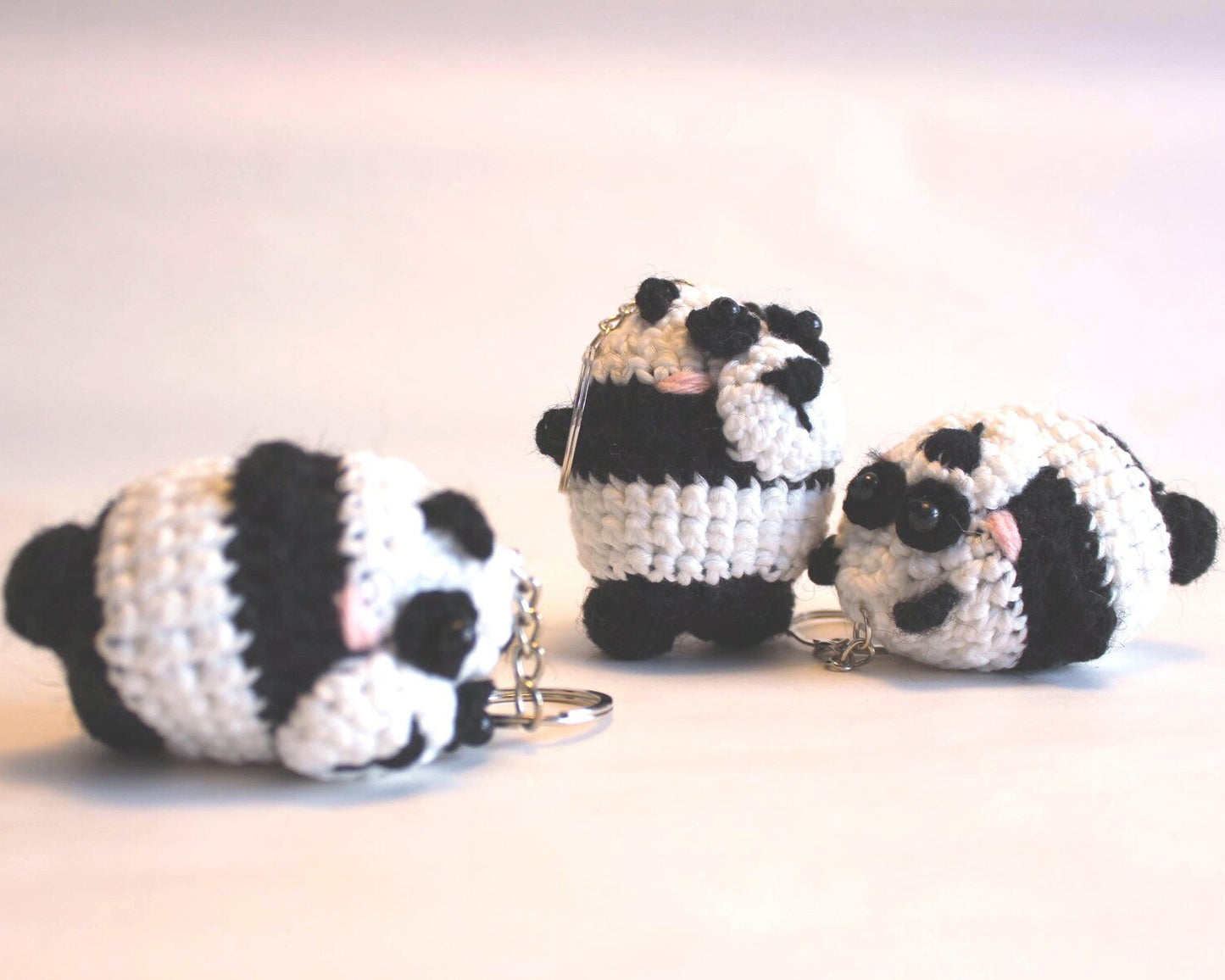 Gehäkelter Panda-Anhänger
