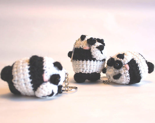 Gehäkelter Panda-Anhänger