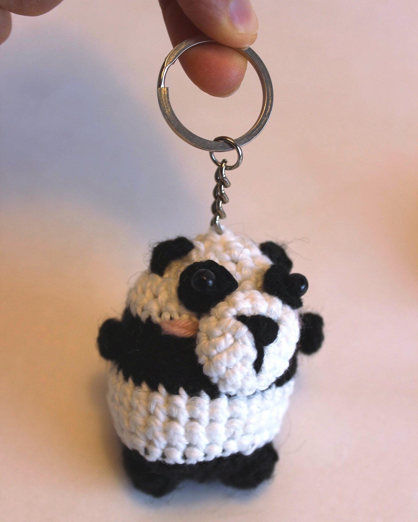 Gehäkelter Panda-Anhänger