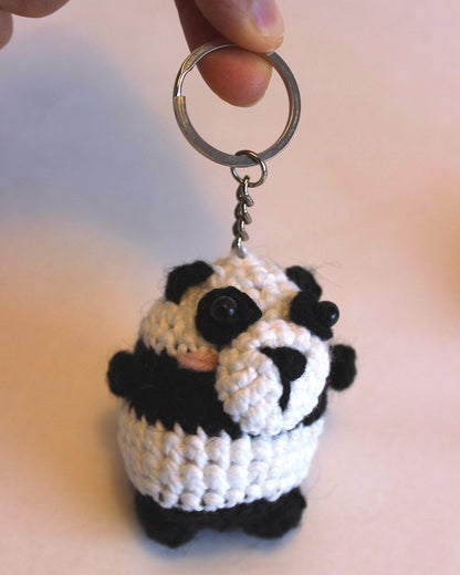 Gehäkelter Panda-Anhänger