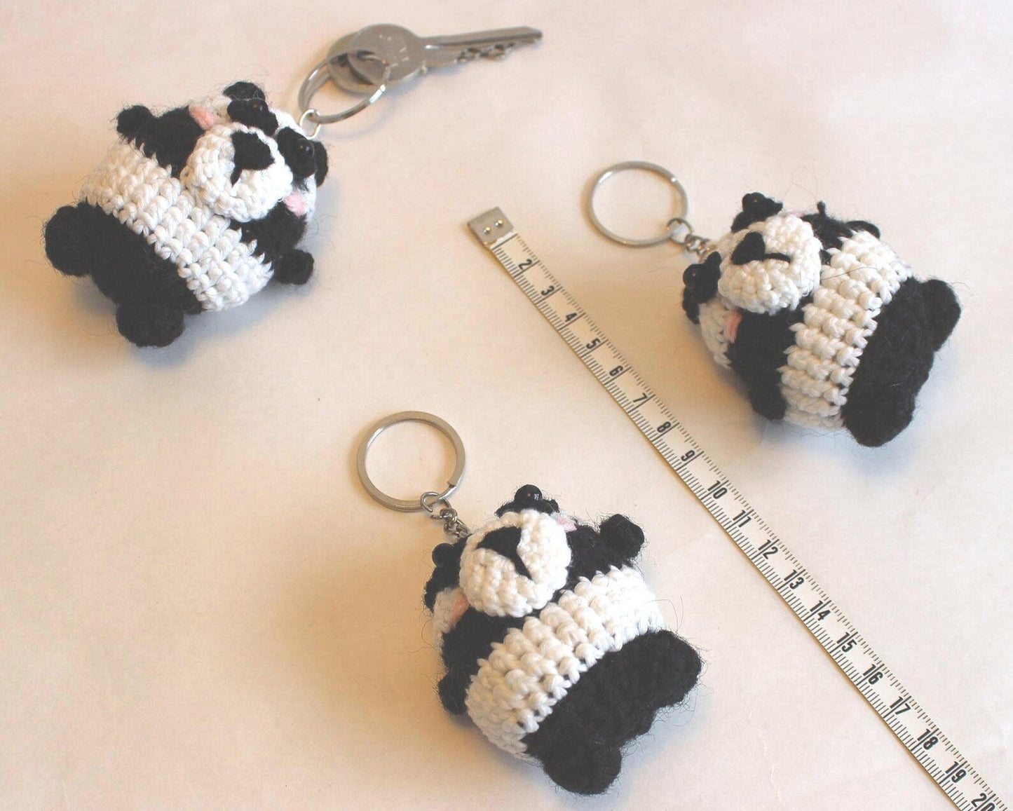 Gehäkelter Panda-Anhänger