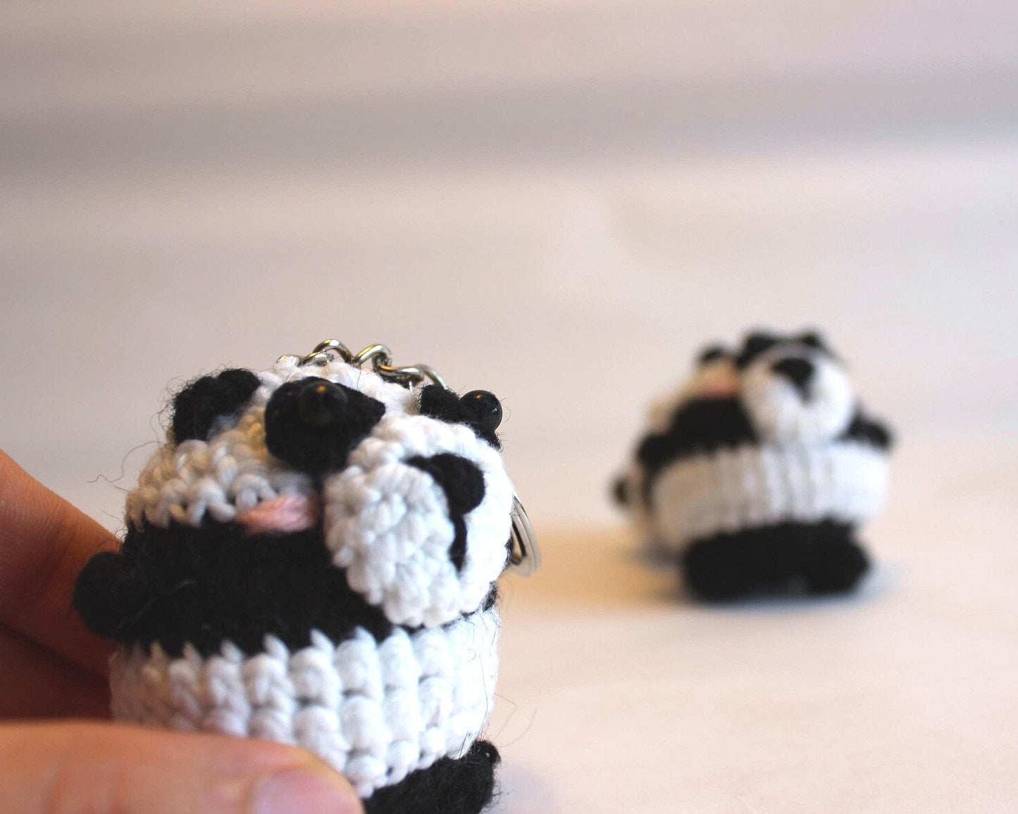 Gehäkelter Panda-Anhänger