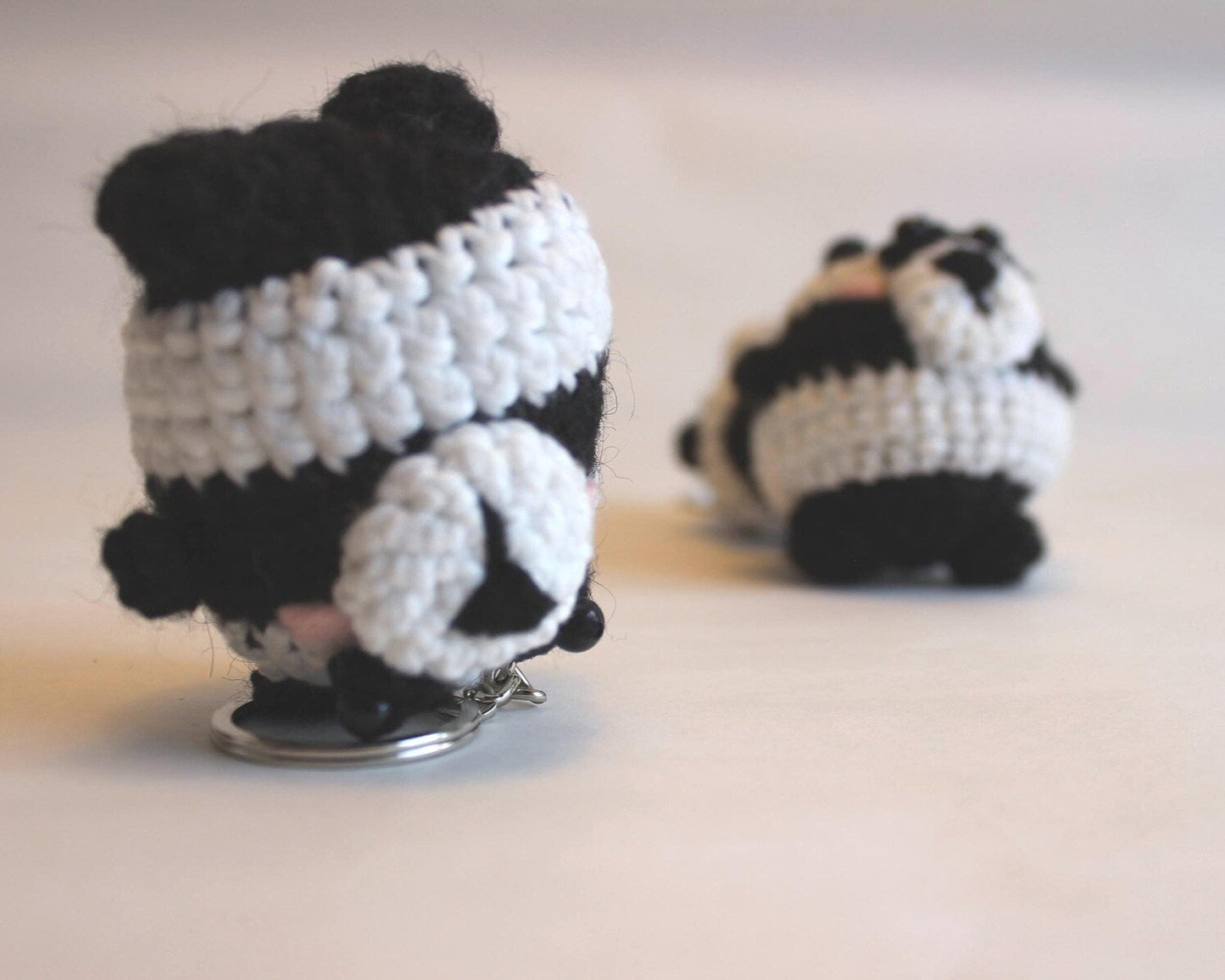 Gehäkelter Panda-Anhänger